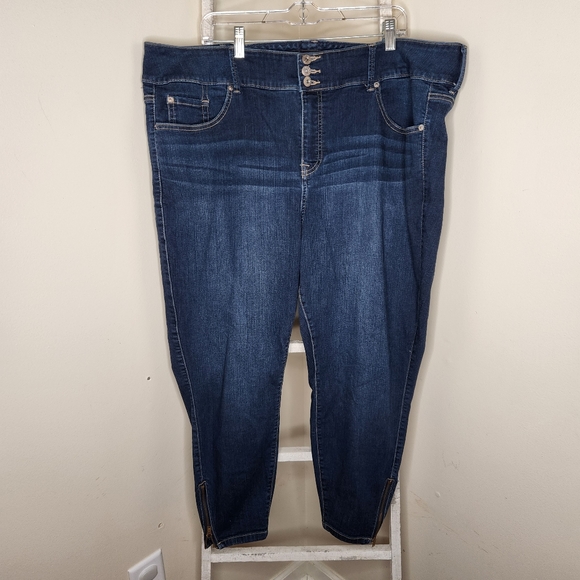 Torrid 26R Premium Stretch Medium wash button fly zipper hem jegging - Picture 1 of 7